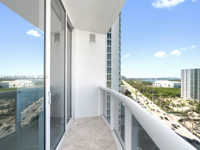 3-bedroom condo for sale in Sunny Isles Beach - 15901 Collins Ave 1206 - MondialRealty