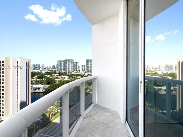 3-bedroom condo for sale in Sunny Isles Beach - 15901 Collins Ave 1206 - MondialRealty