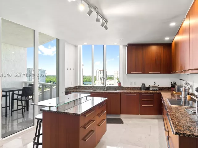 3-bedroom condo for sale in Sunny Isles Beach - 15901 Collins Ave 1206 - MondialRealty