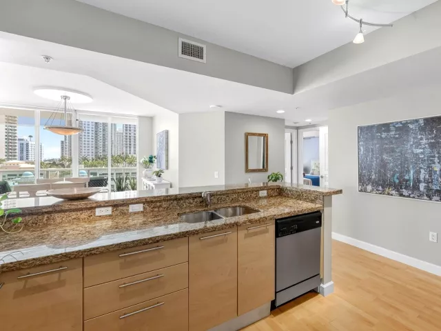2-bedroom condo for sale in Fort Lauderdale - 350 SE 2nd Street 1030 - MondialRealty