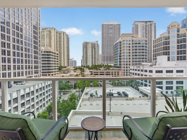 2-bedroom condo for sale in Fort Lauderdale - 350 SE 2nd Street 1030 - MondialRealty