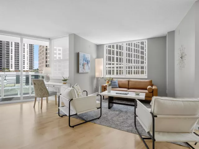 2-bedroom condo for sale in Fort Lauderdale - 350 SE 2nd Street 1030 - MondialRealty