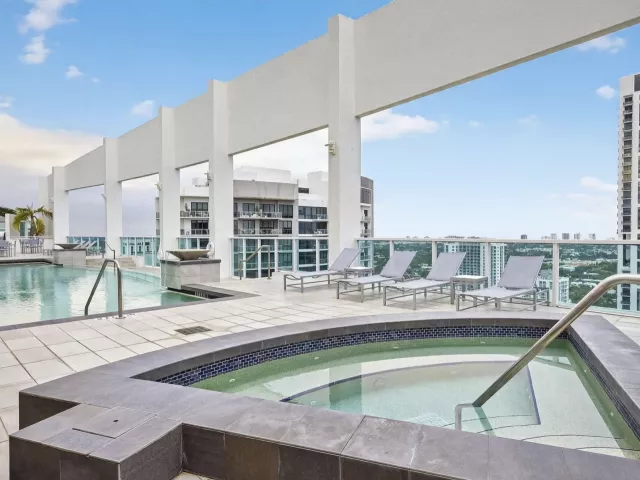 2-bedroom condo for sale in Fort Lauderdale - 350 SE 2nd Street 1030 - MondialRealty