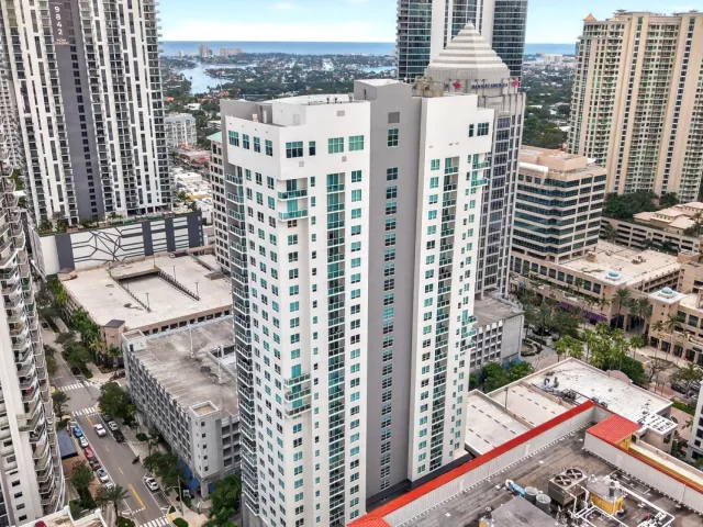 2-bedroom condo for sale in Fort Lauderdale - 350 SE 2nd Street 1030 - MondialRealty