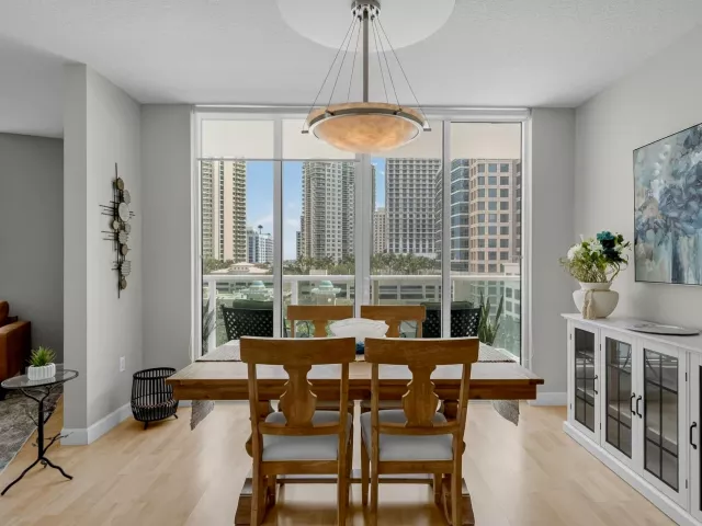 2-bedroom condo for sale in Fort Lauderdale - 350 SE 2nd Street 1030 - MondialRealty