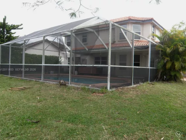 4-bedroom home for sale in Pembroke Pines - 722 NW 177th Ave - MondialRealty