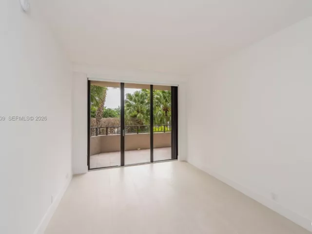 2-bedroom condo for rent in Key Biscayne - 151 Crandon Blvd 241 - MondialRealty