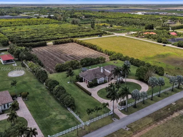 5-bedroom home for sale in Homestead - 31310 SW 215th Ave - MondialRealty
