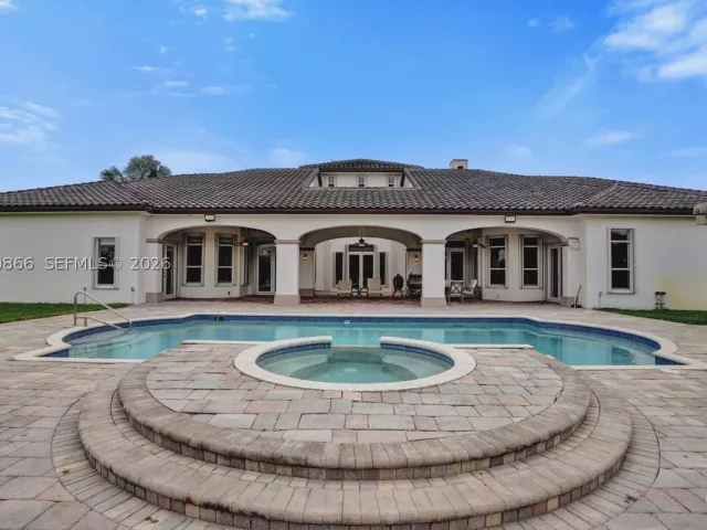 5-bedroom home for sale in Homestead - 31310 SW 215th Ave - MondialRealty