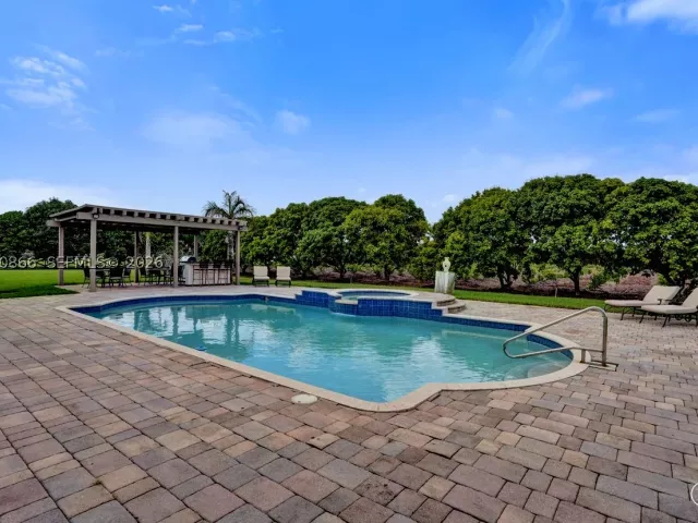 5-bedroom home for sale in Homestead - 31310 SW 215th Ave - MondialRealty