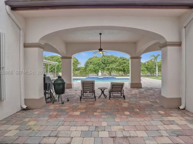 5-bedroom home for sale in Homestead - 31310 SW 215th Ave - MondialRealty
