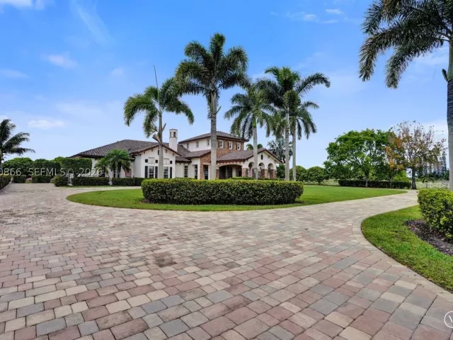 5-bedroom home for sale in Homestead - 31310 SW 215th Ave - MondialRealty