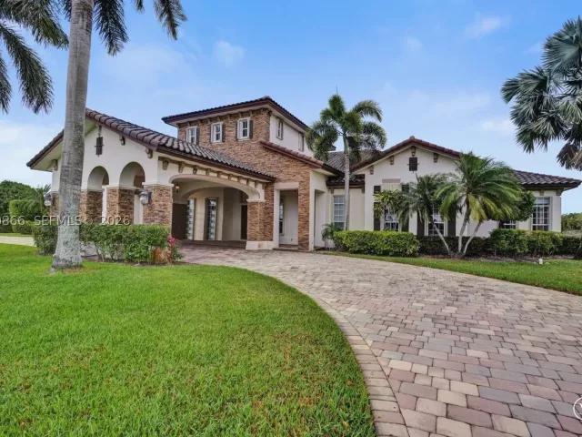 5-bedroom home for sale in Homestead - 31310 SW 215th Ave - MondialRealty