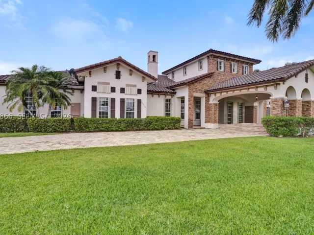 5-bedroom home for sale in Homestead - 31310 SW 215th Ave - MondialRealty