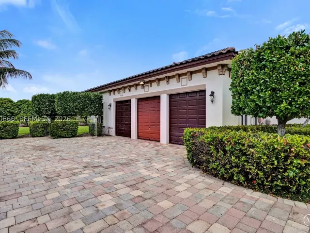 5-bedroom home for sale in Homestead - 31310 SW 215th Ave - MondialRealty