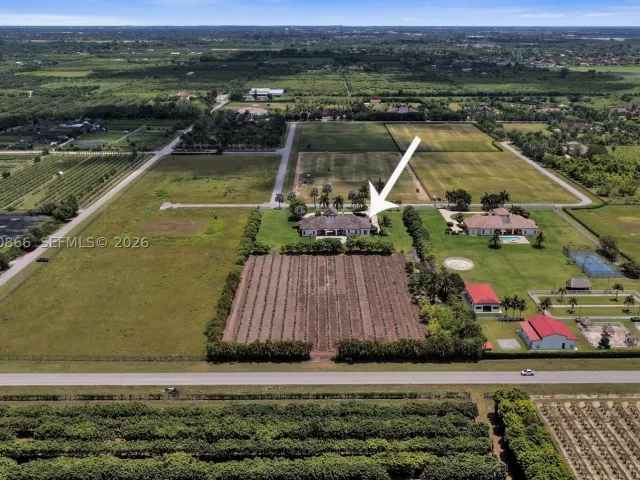 5-bedroom home for sale in Homestead - 31310 SW 215th Ave - MondialRealty