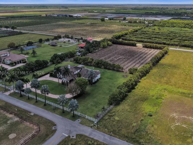 5-bedroom home for sale in Homestead - 31310 SW 215th Ave - MondialRealty