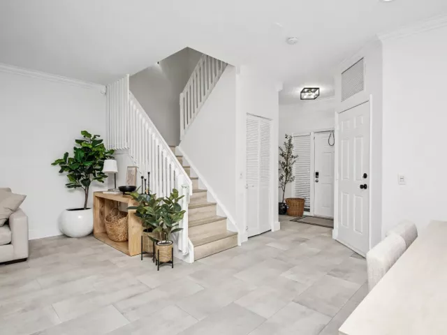 3-bedroom home for sale in Boca Raton - 6744 Via Regina - MondialRealty