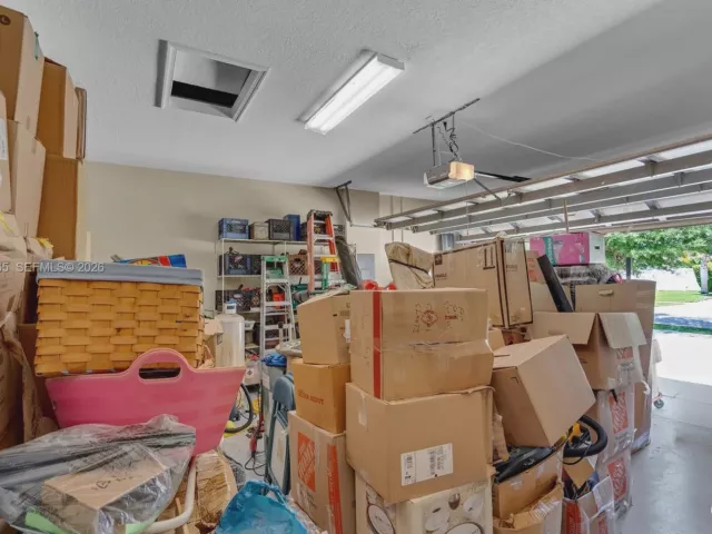 3-bedroom home for sale in Pembroke Pines - 16332 SW 10th St - MondialRealty