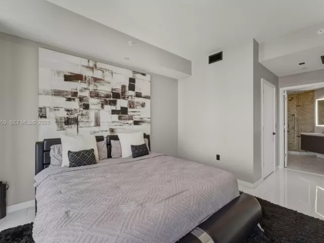 2-bedroom condo for rent in Miami - 851 NE 1st Ave 4303 - MondialRealty
