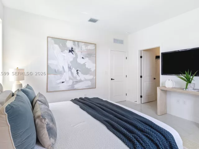 3-bedroom home for sale in Homestead - 13365 SW 265th Terr - MondialRealty