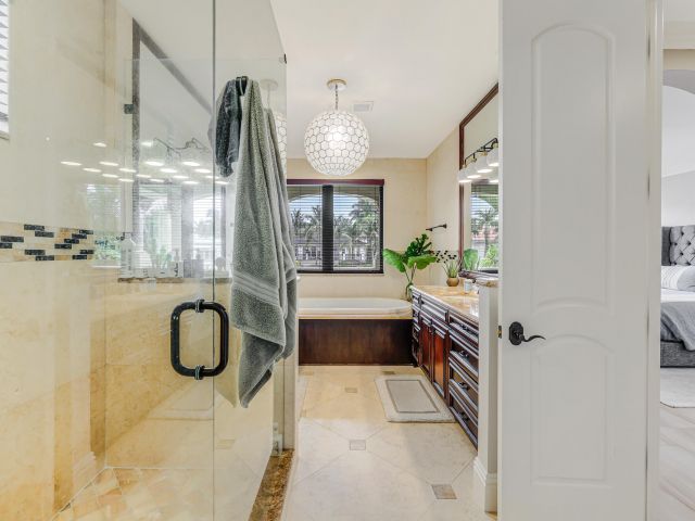 3-bedroom home for sale in Fort Lauderdale - 170 Isle Of Venice Drive - MondialRealty