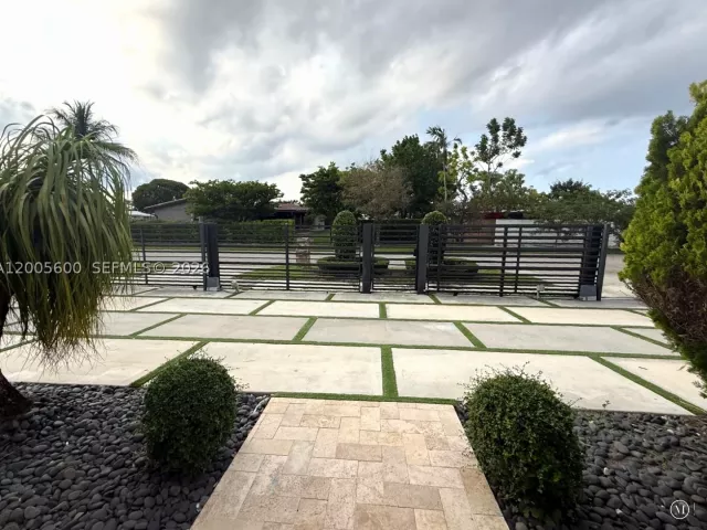 4-bedroom home for rent in Miami - 13412 SW 68th Ter 0 - MondialRealty