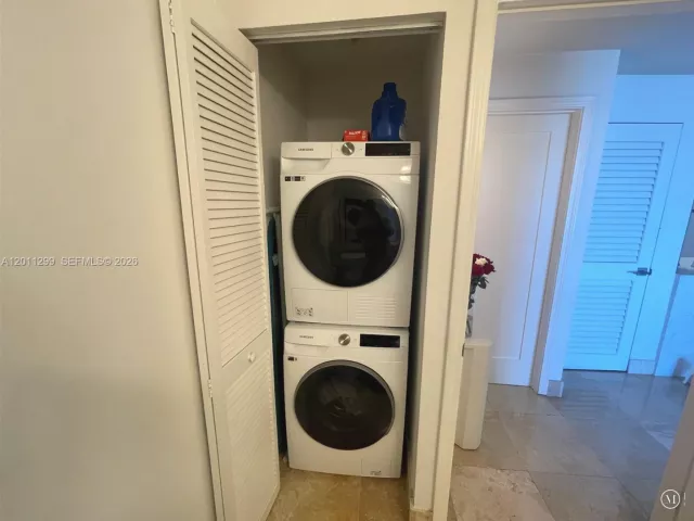 2-bedroom condo for rent in Miami - 601 NE 36th St 2109 - MondialRealty