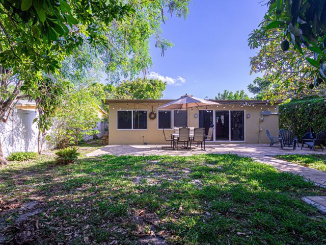 4-bedroom home for sale in West Palm Beach - 429 Summa Street - MondialRealty