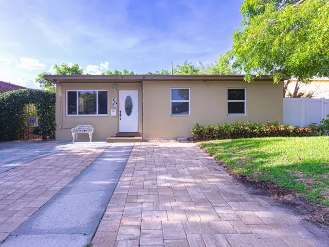 4-bedroom home for sale in West Palm Beach - 429 Summa Street - MondialRealty
