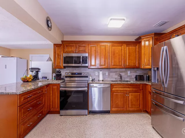 4-bedroom home for sale in West Palm Beach - 429 Summa Street - MondialRealty