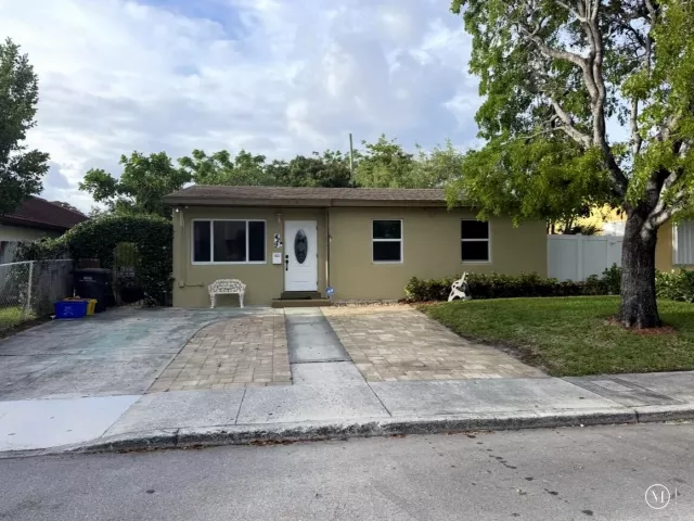 4-bedroom home for sale in West Palm Beach - 429 Summa Street - MondialRealty