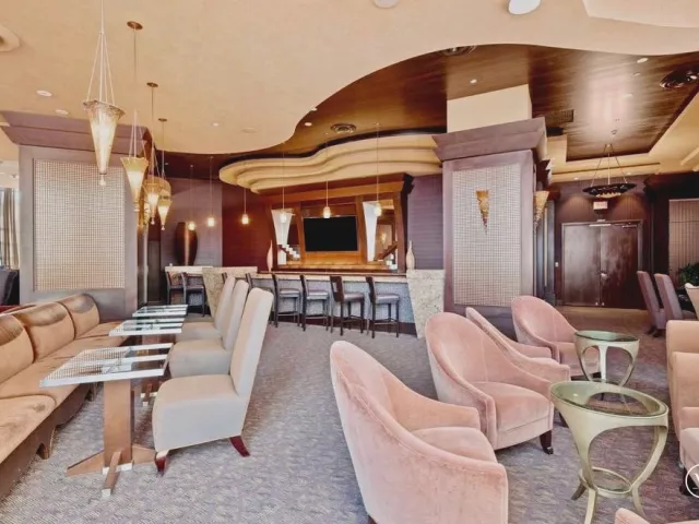 1-bedroom condo for rent in Fort Lauderdale - 333 Las Olas Way 404 - MondialRealty
