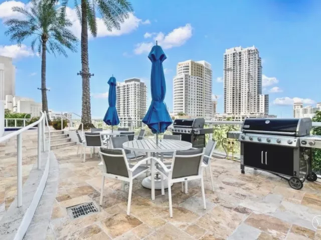 1-bedroom condo for rent in Fort Lauderdale - 333 Las Olas Way 404 - MondialRealty