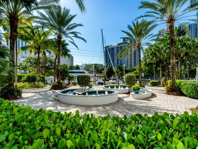 1-bedroom condo for rent in Fort Lauderdale - 333 Las Olas Way 404 - MondialRealty