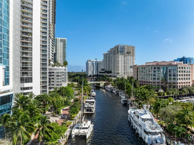 1-bedroom condo for rent in Fort Lauderdale - 333 Las Olas Way 404 - MondialRealty
