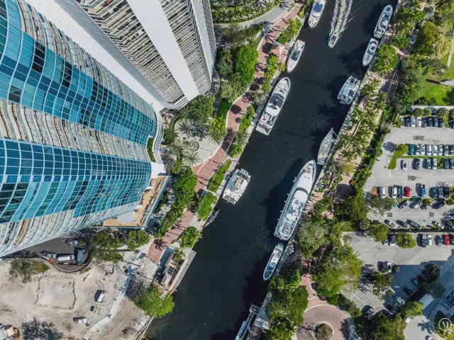 1-bedroom condo for rent in Fort Lauderdale - 333 Las Olas Way 404 - MondialRealty