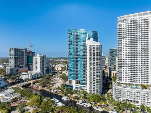1-bedroom condo for rent in Fort Lauderdale - 333 Las Olas Way 404 - MondialRealty