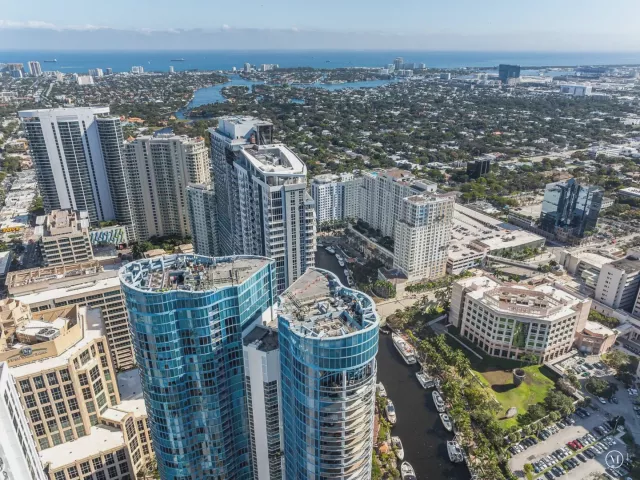 1-bedroom condo for rent in Fort Lauderdale - 333 Las Olas Way 404 - MondialRealty