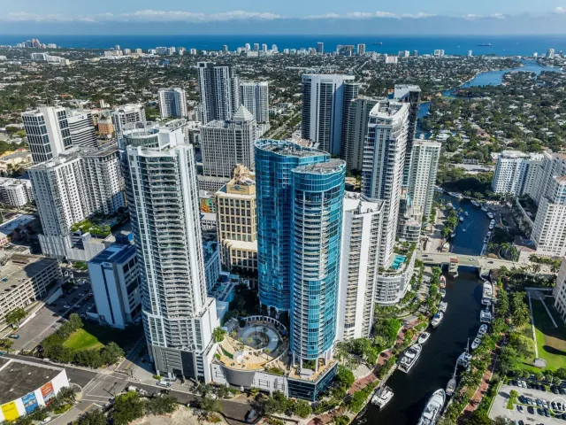 1-bedroom condo for rent in Fort Lauderdale - 333 Las Olas Way 404 - MondialRealty
