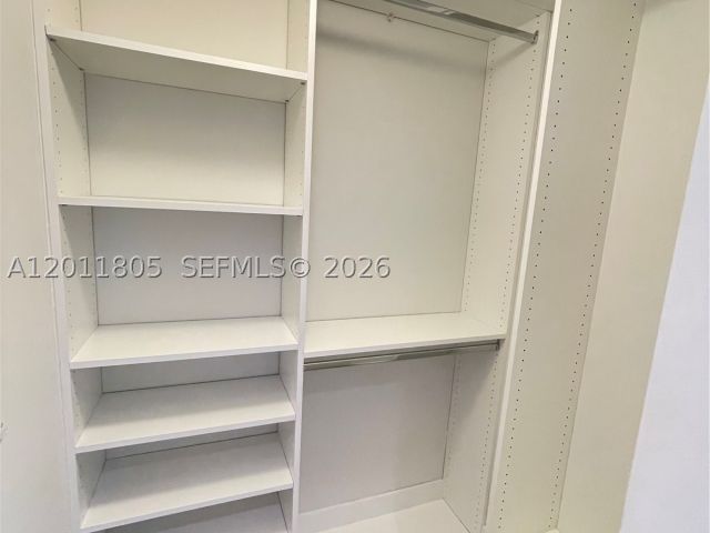 1-bedroom condo for rent in Miami - 55 SW 9th St 3404 - MondialRealty