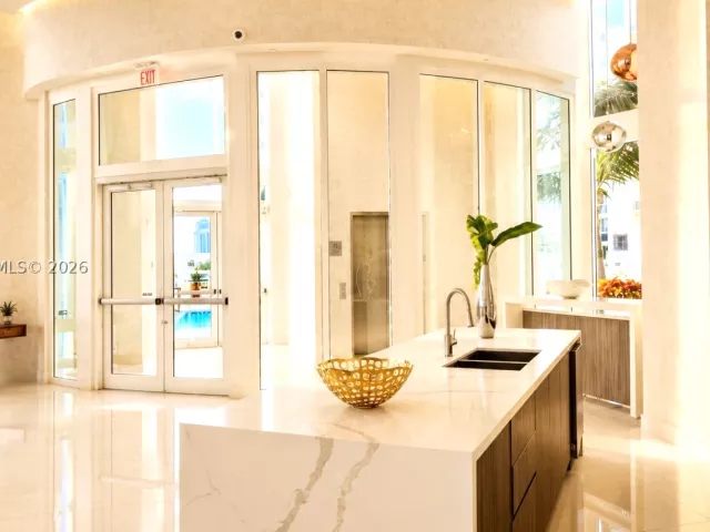 3-bedroom condo for rent in Sunny Isles Beach - 15901 Collins Ave 4303 - MondialRealty