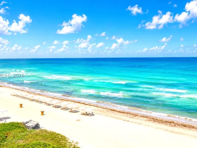 3-bedroom condo for rent in Sunny Isles Beach - 15901 Collins Ave 4303 - MondialRealty