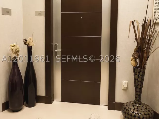 3-bedroom condo for rent in Sunny Isles Beach - 15901 Collins Ave 4303 - MondialRealty