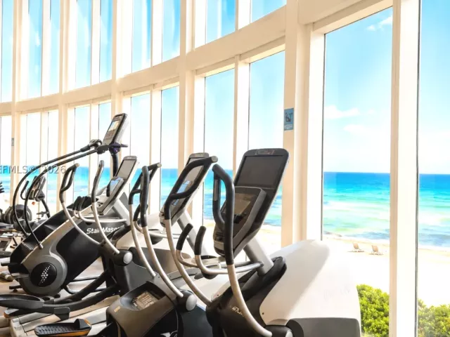 3-bedroom condo for rent in Sunny Isles Beach - 15901 Collins Ave 4303 - MondialRealty