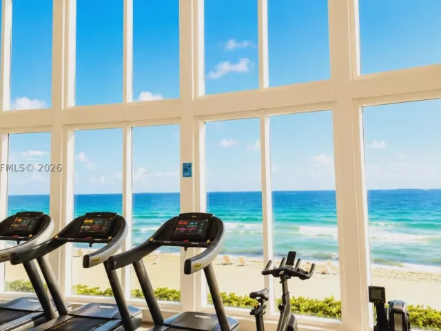 3-bedroom condo for rent in Sunny Isles Beach - 15901 Collins Ave 4303 - MondialRealty
