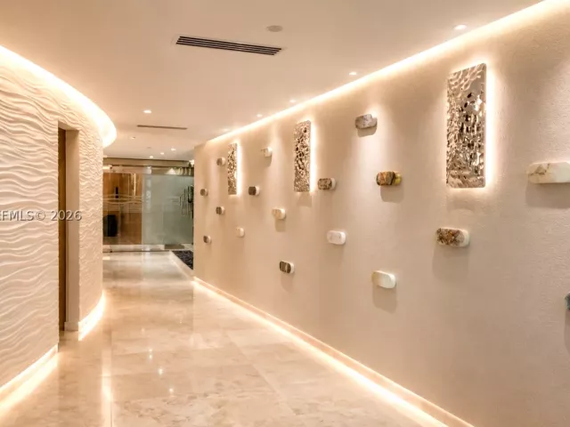 3-bedroom condo for rent in Sunny Isles Beach - 15901 Collins Ave 4303 - MondialRealty