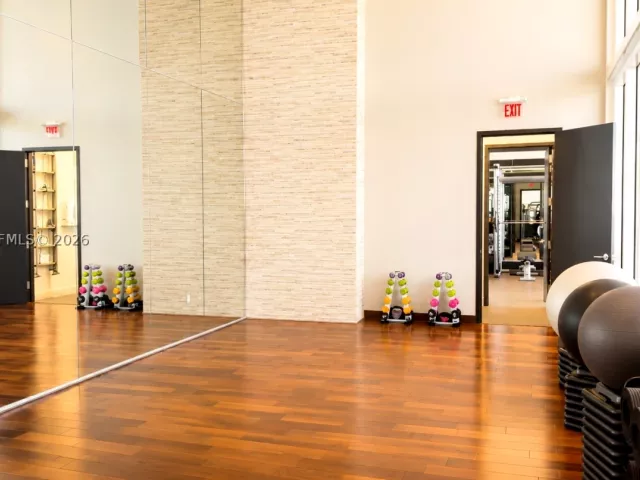 3-bedroom condo for rent in Sunny Isles Beach - 15901 Collins Ave 4303 - MondialRealty