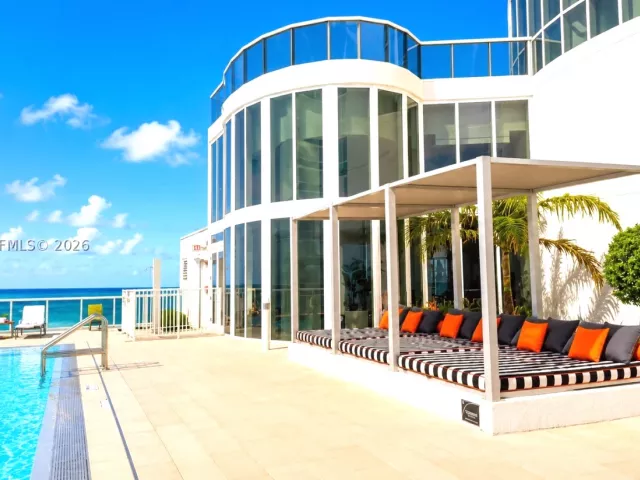 3-bedroom condo for rent in Sunny Isles Beach - 15901 Collins Ave 4303 - MondialRealty