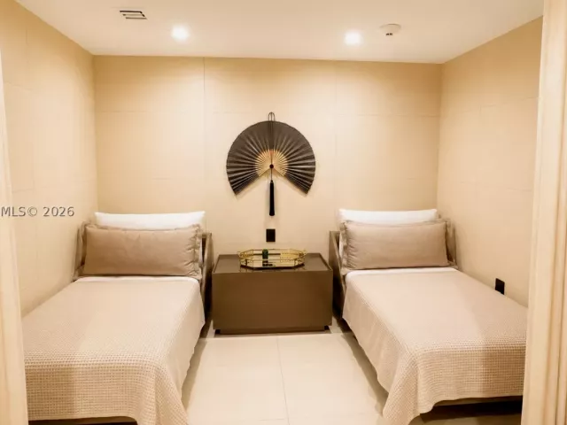 3-bedroom condo for rent in Sunny Isles Beach - 15901 Collins Ave 4303 - MondialRealty